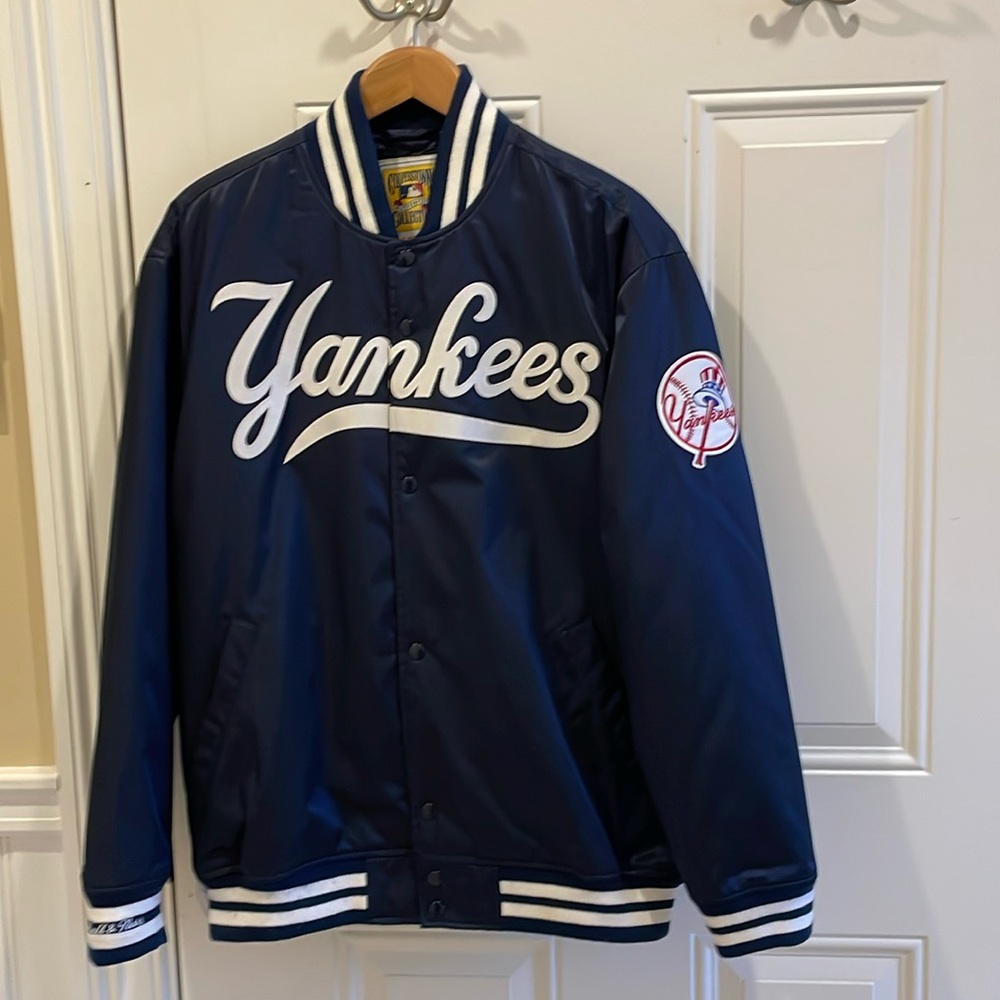 Mitchell & Ness NY Yankees Satin Jacket, excellent condition, Size 44 (L)